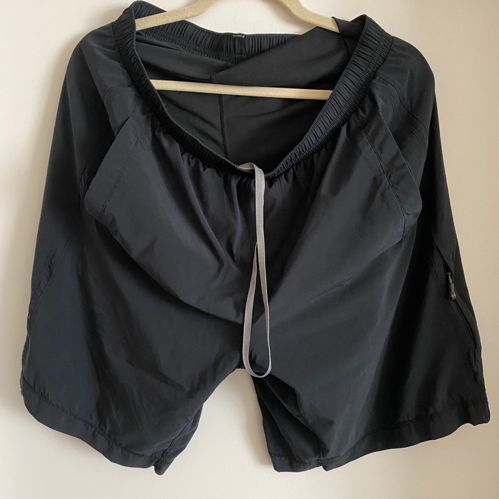 Lululemon Men’s XL Black Athletic Shorts w/ Liner